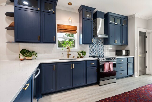 Building Photo - Beautifully Updated 3 Bedroom, 2 Bathroom Home in Prime Durham Location – Move-In Ready!