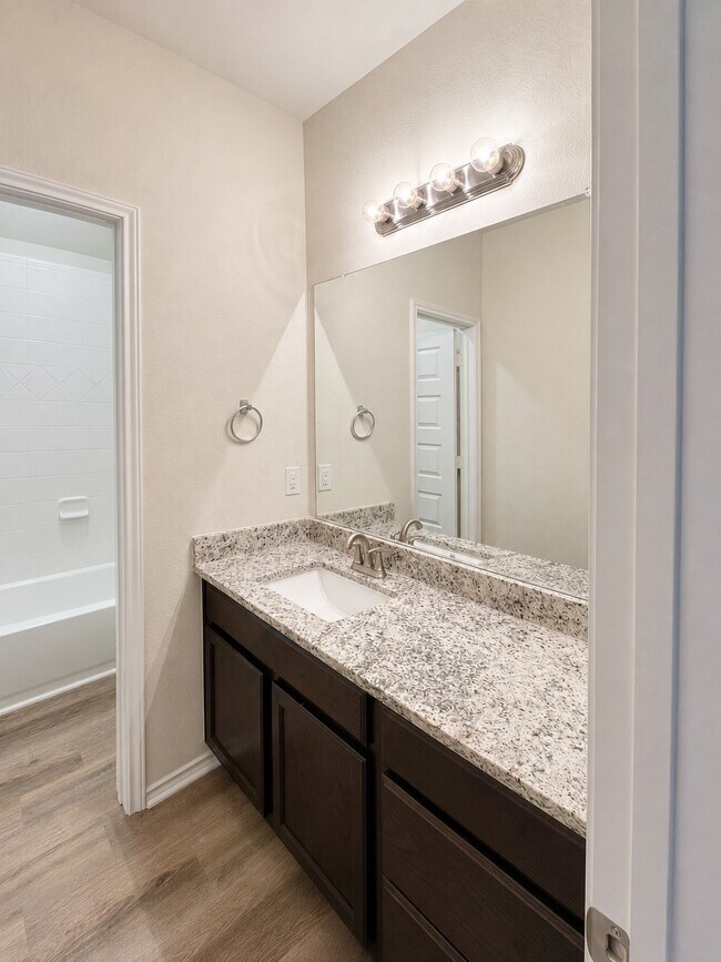 Building Photo - 40621 Guillemont Ln