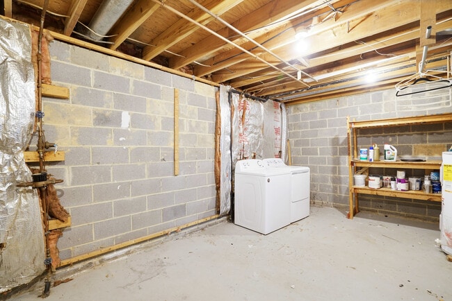 Building Photo - 8653 Bent Arrow Ct