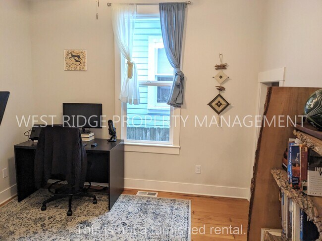 Building Photo - 34 NE Ivy St