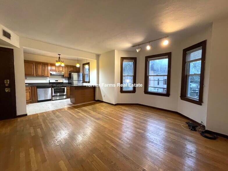 Building Photo - 88 Sheridan St