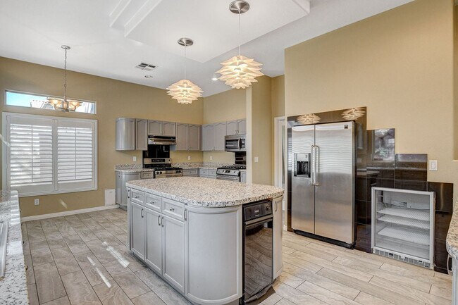 Building Photo - 5 BDR/ 4.5 BTH, Triple Master Home including pool & spa!