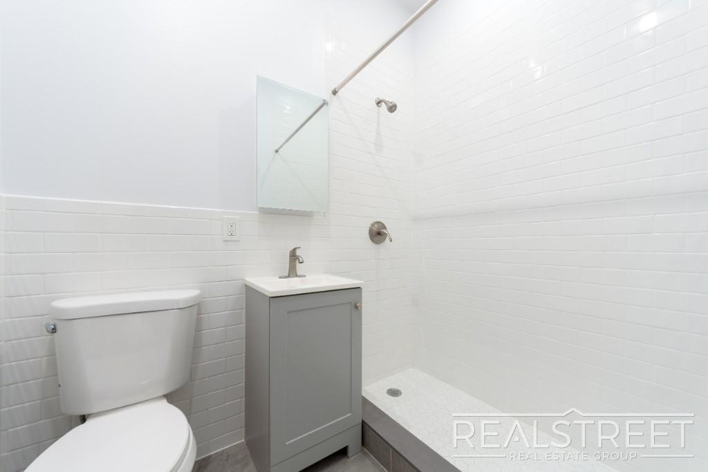 Building Photo - Brand New 4 bed 2 bath in Ridgewood Townho...