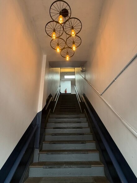 1940 ArtDeco Building - 5 E Broad St