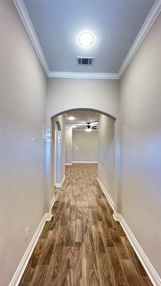 Building Photo - 906 Tippit Ln