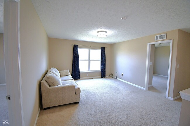 Building Photo - 2327 Creekland Dr
