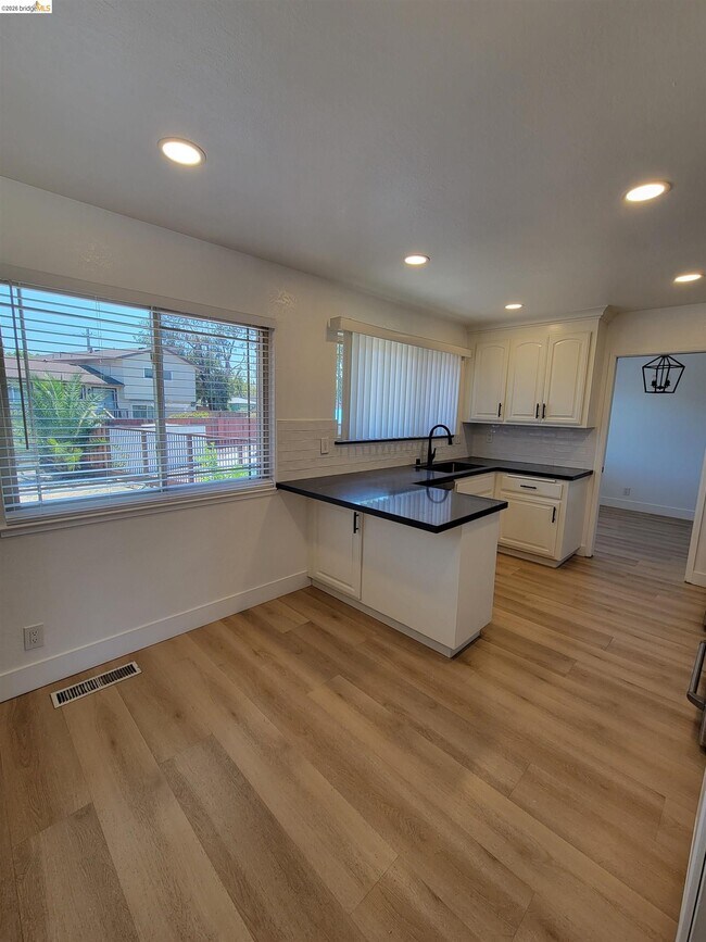 Building Photo - 2210 Sierra Ct