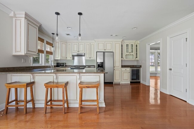 Building Photo - Charming Coastal Living in Downtown Ocean ...