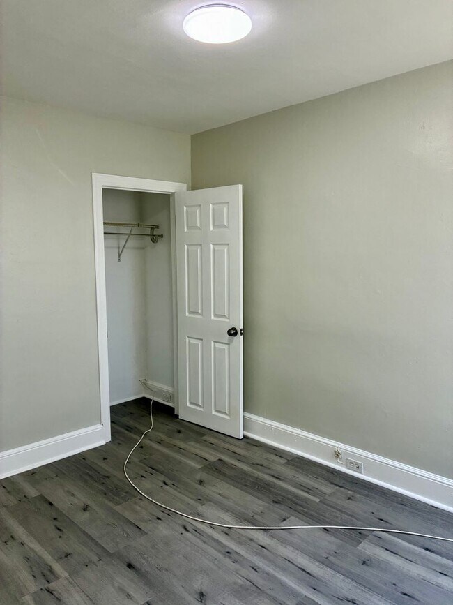Building Photo - Spacious 3-Bedroom Home in North Philadelphia