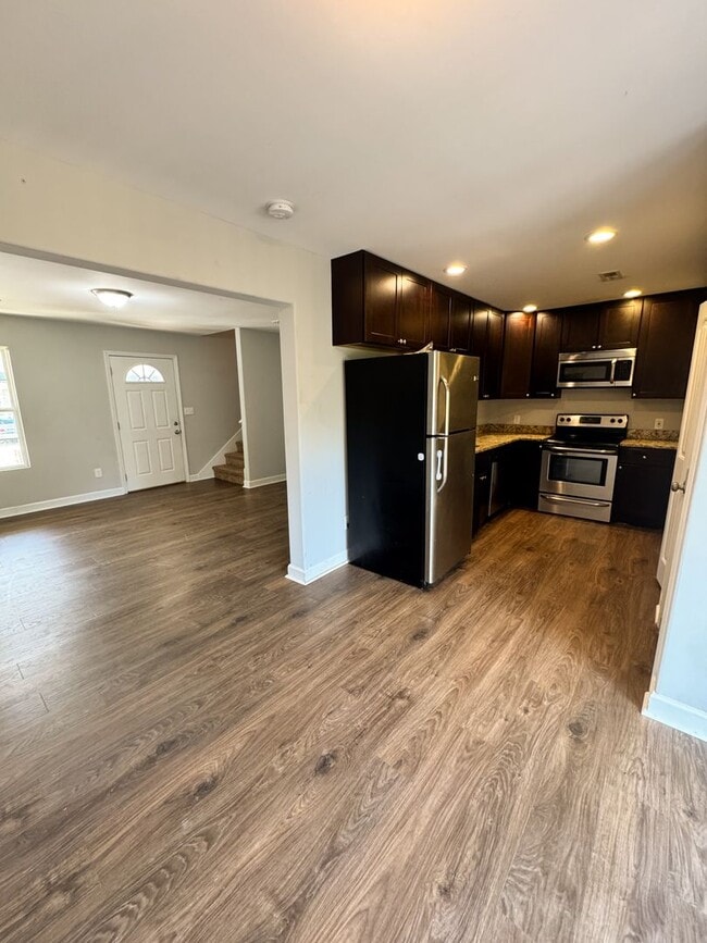 Building Photo - Modern Town Home on Beals Chapel