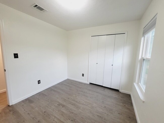 Building Photo - 2136 Little River Ln