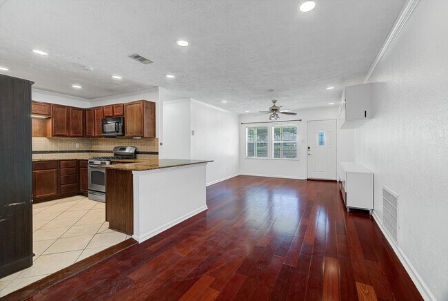 Building Photo - 116 Tarpon Ave