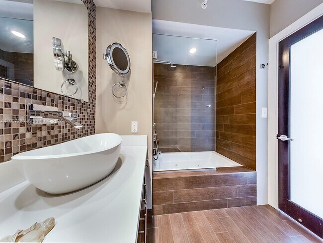 Building Photo - 1330 West Ave