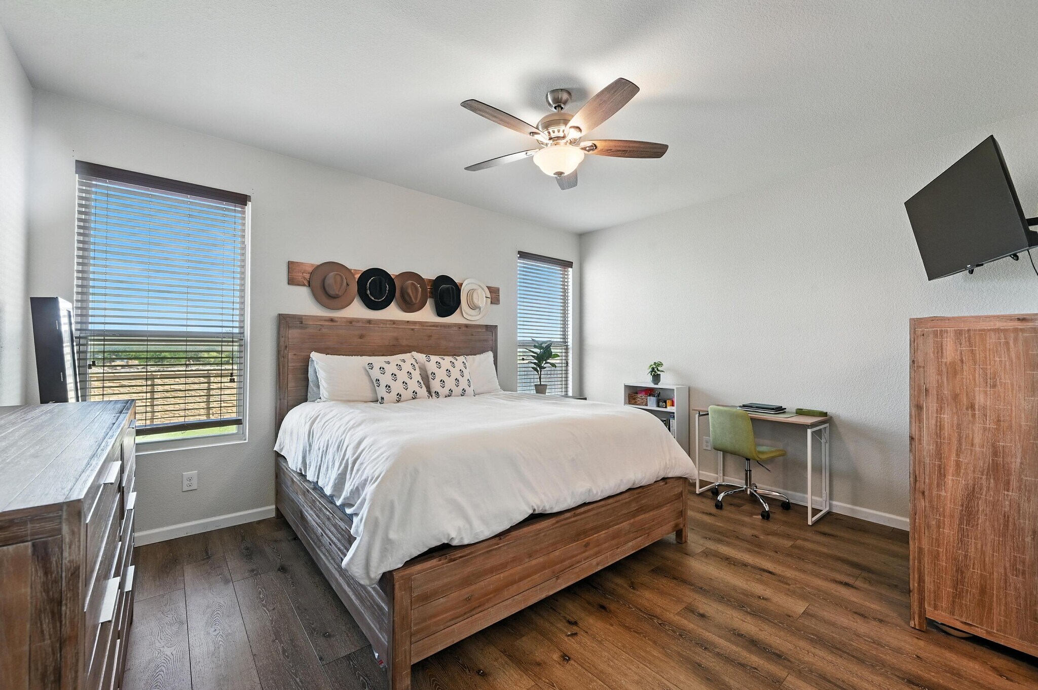 Building Photo - 10525 Wild Meadow Way