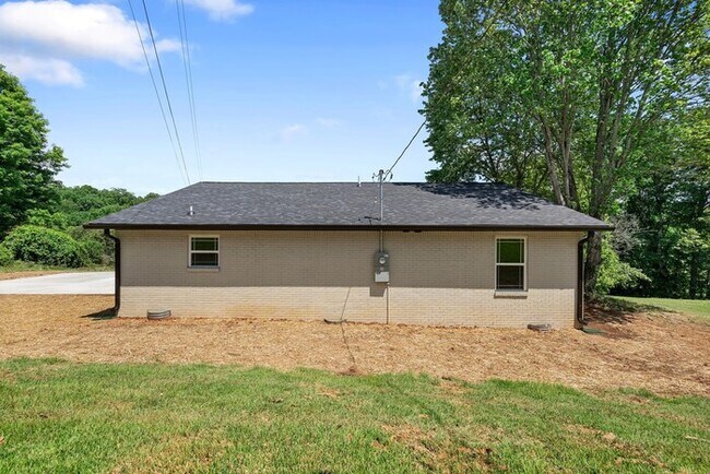 Building Photo - 3776 John Taylor Rd