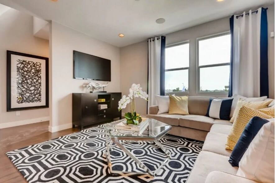 Living room - 16154 E 47th Dr