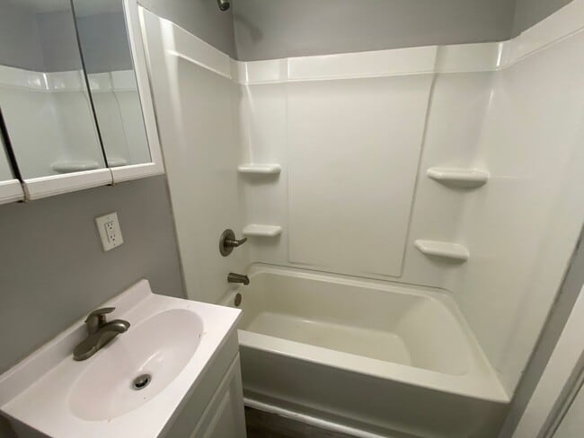 Building Photo - Coming Soon! Rock Island 1 Bedroom House