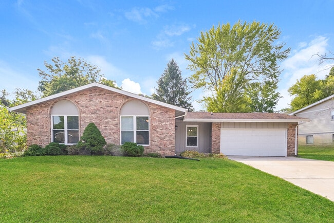 Primary Photo - Fantastic 4bd/3ba home! Let yourself in!