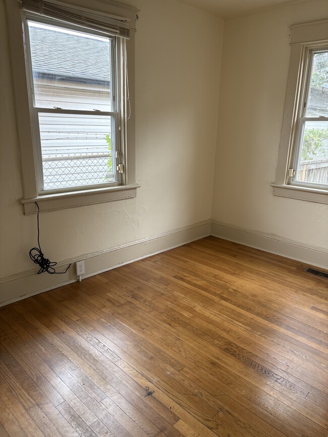 Building Photo - 624 Hinton St