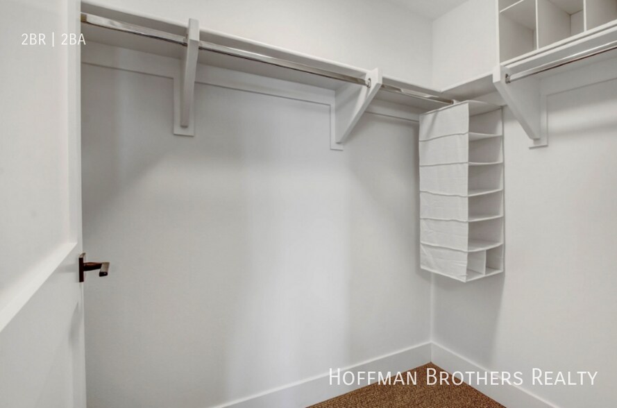 Building Photo - 1168 S Barrington Ave