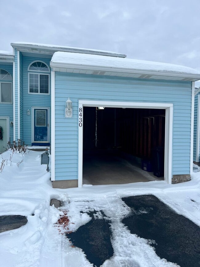 Building Photo - 8430 Fathom Dr