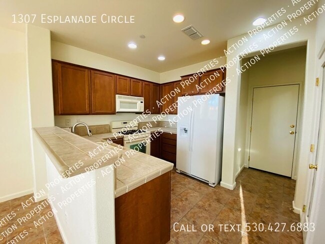 Building Photo - 1307 Esplanade Cir
