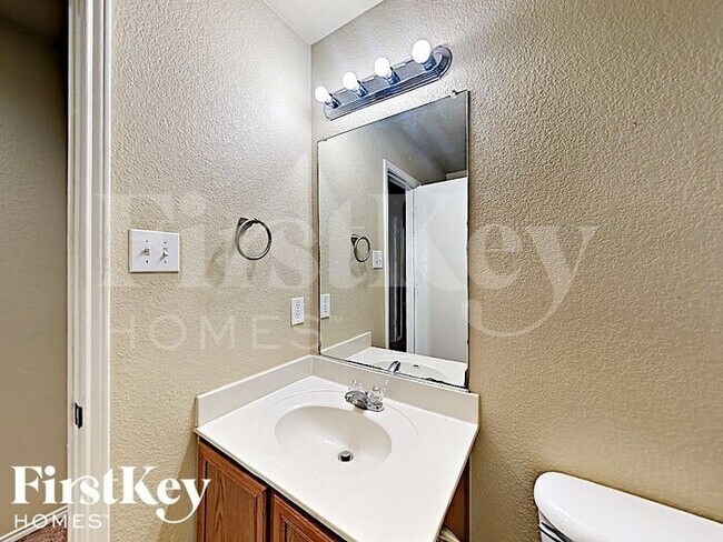 Building Photo - 14112 Silkwood Dr