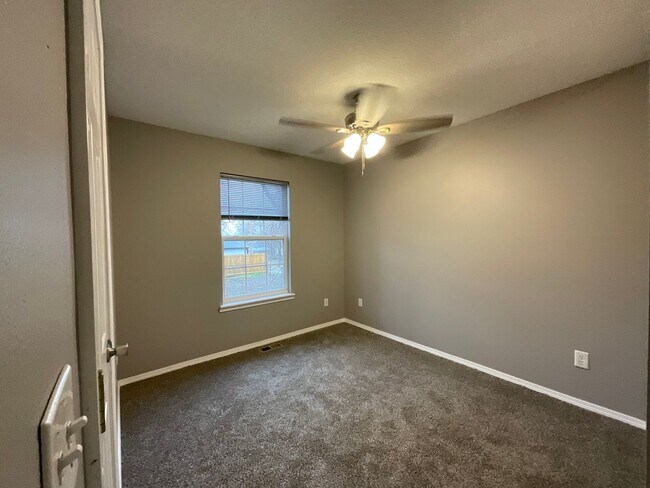 Building Photo - Nice Recently Updated 3 Bed 2 Bath in Webb City!