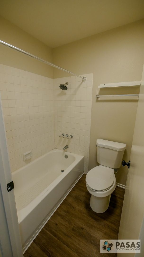 Building Photo - Bright Upgraded Condo w/ Quartz Kitchen, Covered Parking, Pool & Spa