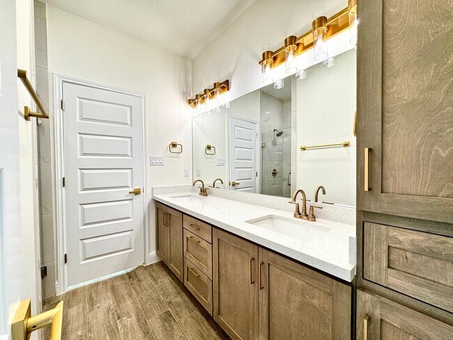 Building Photo - 1405 Eagles Ln