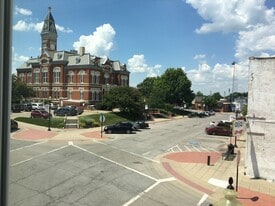 Building Photo - 202 E 3rd St