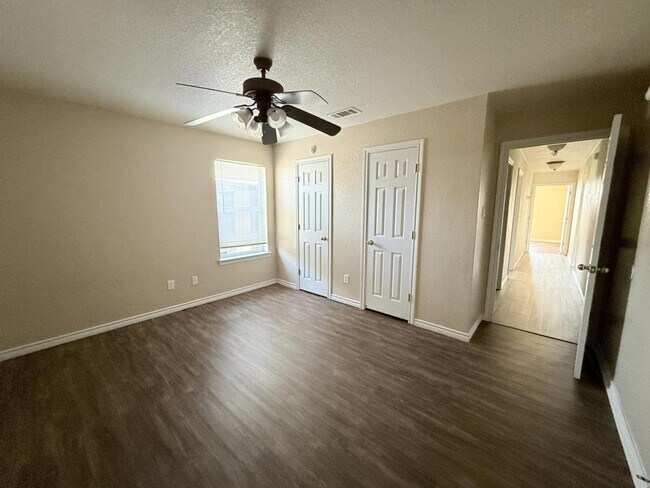 Building Photo - 2409 Gail Dr