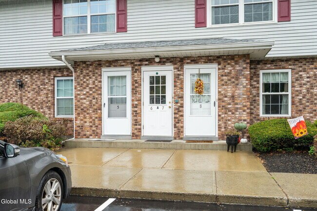 Building Photo - 25A Pine Ln