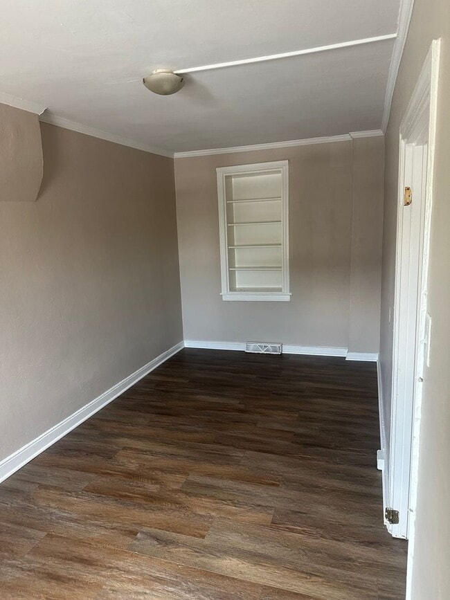 Building Photo - Single Family House located on North Locus...