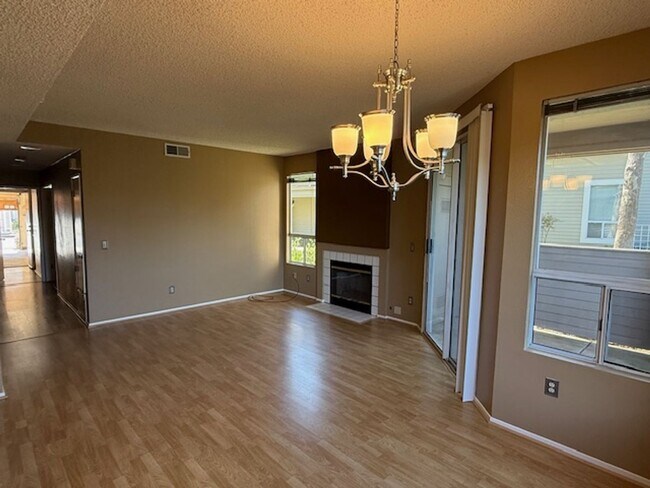 Building Photo - 2-Bedroom, 2-Bathroom Ground Level Condo in Hercules