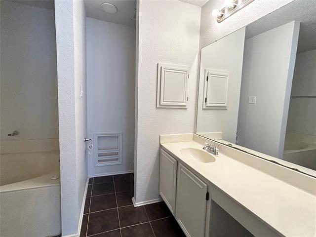 Building Photo - 12643 Bluffview Dr