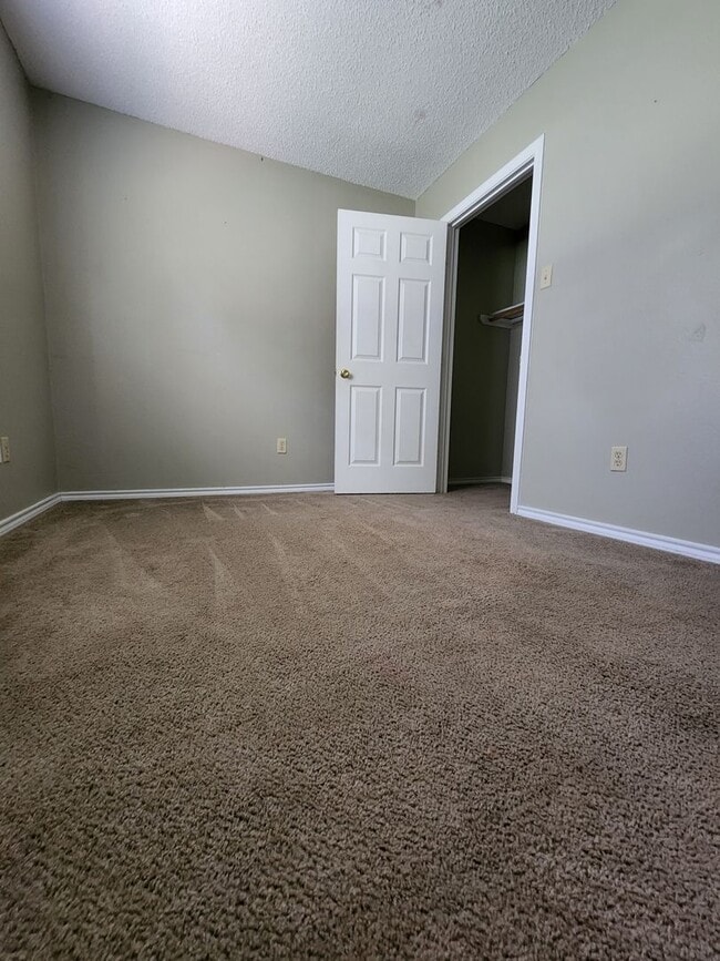 Building Photo - Recently remodeled 3 bedroom, 2 bath brick home