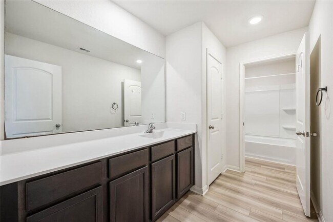 Building Photo - 425 Elaine Vly Dr
