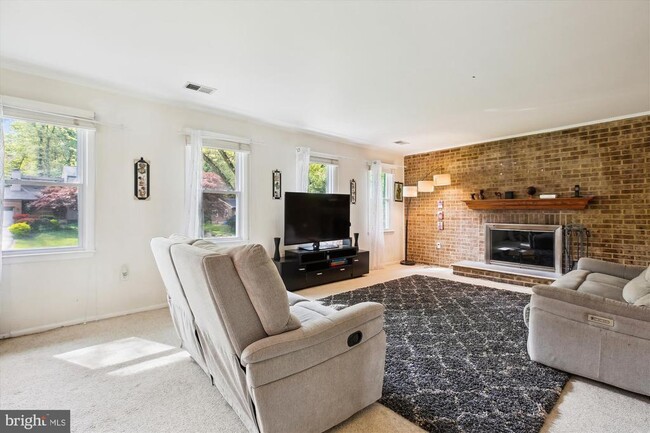Building Photo - 15120 Watergate Rd