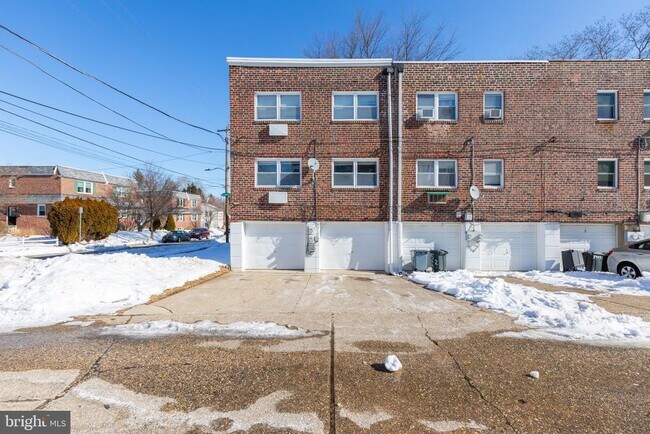 Building Photo - 5448 Hermit Terrace