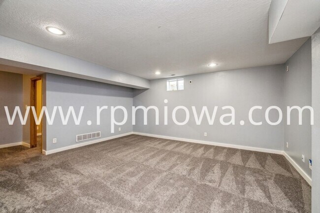 Building Photo - WEST DES MOINES TWO-STORY!! 4 Bedroom, 3.5 Bathrooms!