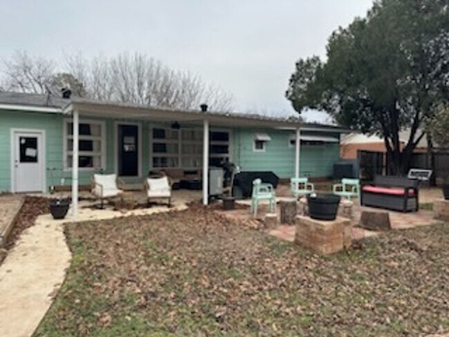 Building Photo - 4616 Lake Park Dr