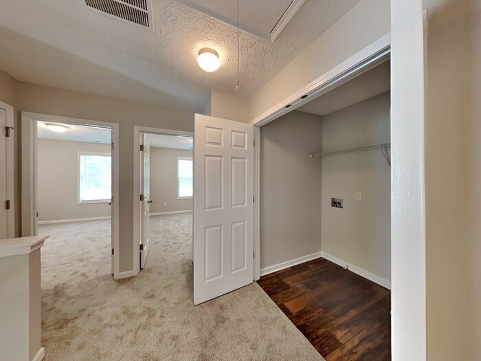 Building Photo - 5731 Bridgeport Ct