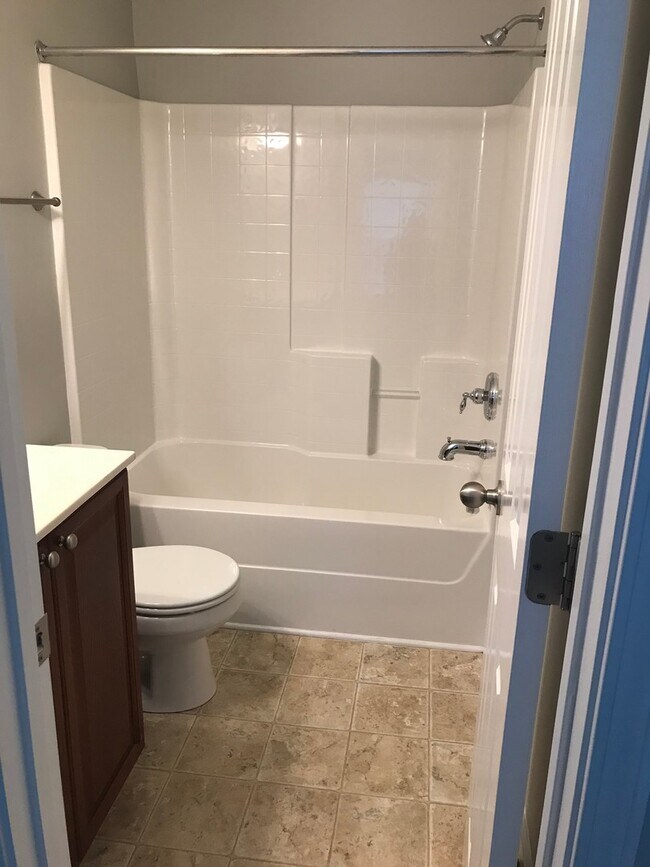 Building Photo - Reduced Rent/Move In Special/Lenox Village...