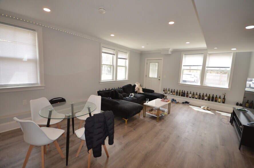 Building Photo - 106 Kenrick St