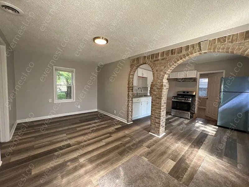 Building Photo - 76 W Strathmore Ave