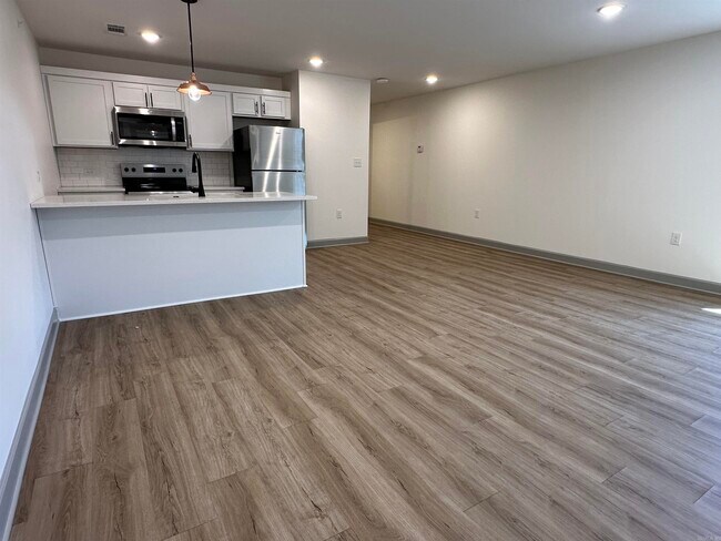 Building Photo - 501-Apt9 E 21st St
