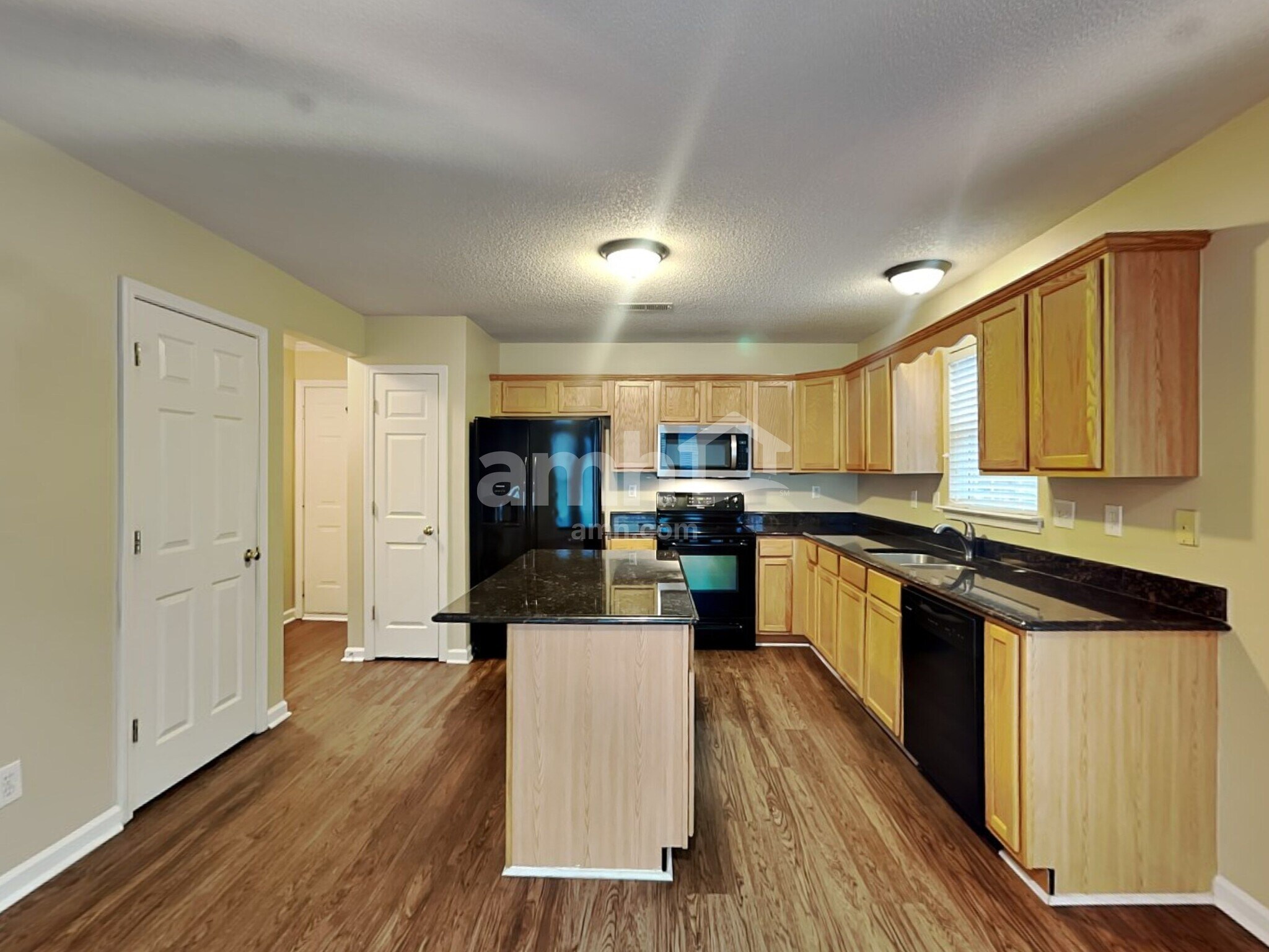 Building Photo - 15464 Stone Hollow Dr