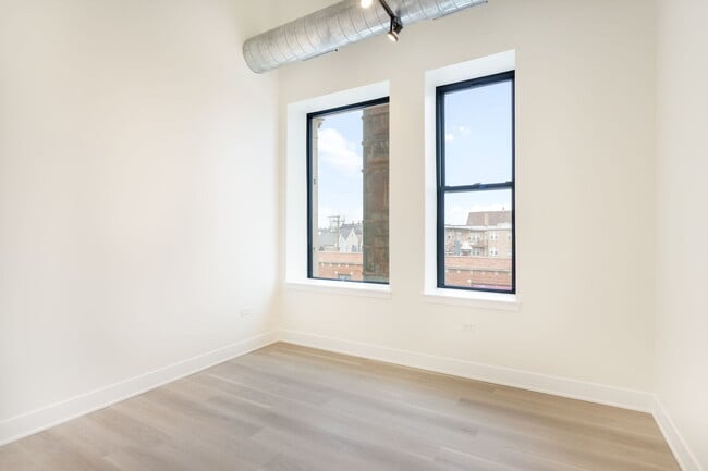 Building Photo - 3801 W 26th St
