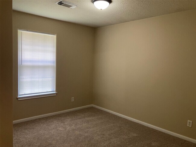 Building Photo - 10479 Royal Tricia Dr